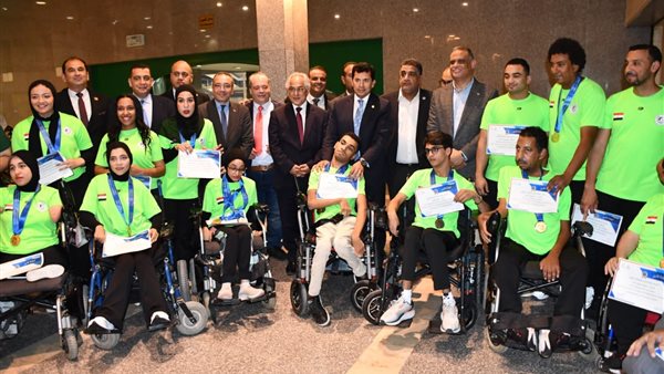  وزير الشباب والرياضة