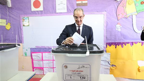  الدكتور عمرو طلعت