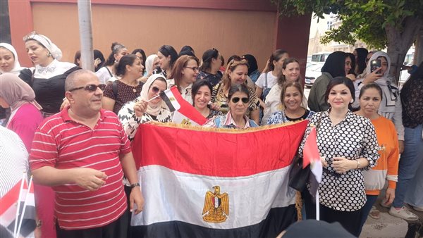 رافعين أعلام مصر