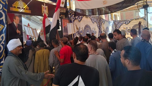 توافد الناخبين على