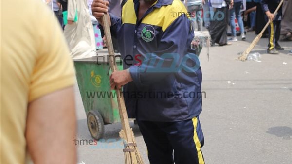 عمال النظافة يواصلون