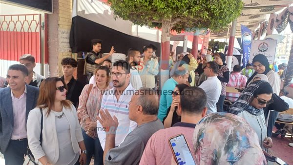  إقبال كثيف على لجان