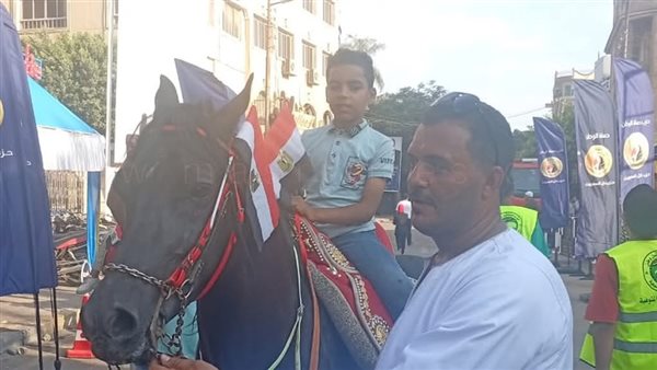 الأطفال بالحصان