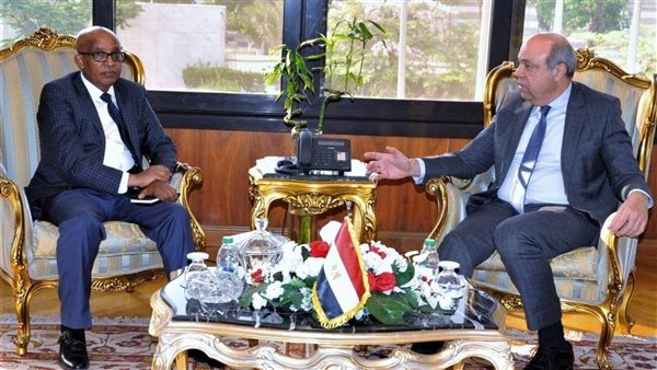 وزير الطيران خلال