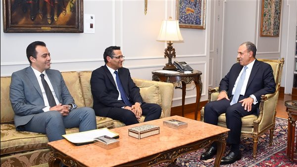 وزير الخارجية خلال