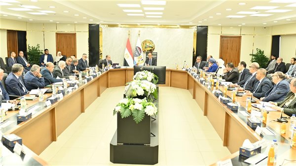 اجتماع وزير قطاع