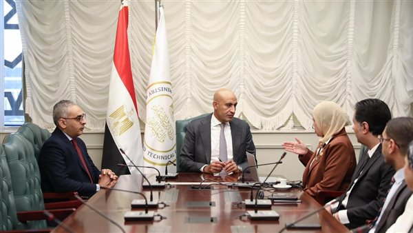 جانب من اجتماع وزير