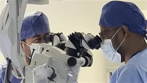 الميكروسكوب الجراحي