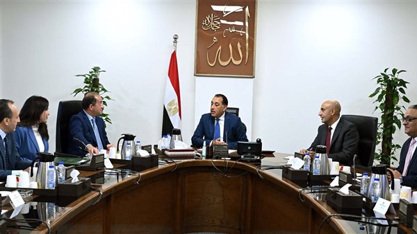 رئيس الوزراء خلال