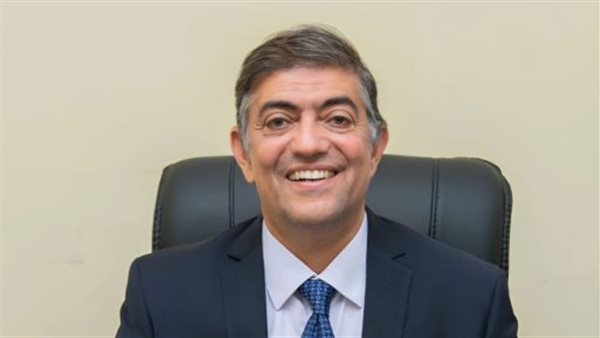 الدكتور هشام عبدالعزيز