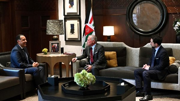 العاهل الأردني يستقبل