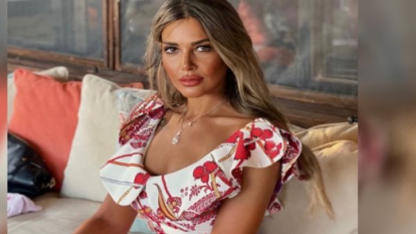  الإعلامية نهى درويش