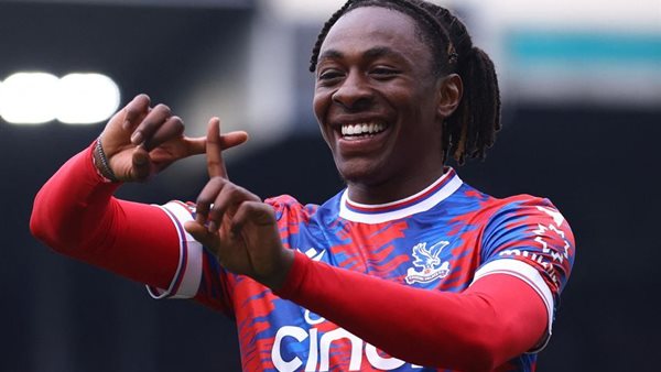  إيبرتشي إيزي لاعب