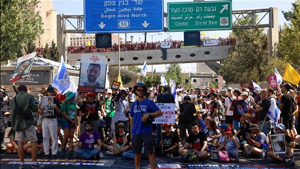 مظاهرات وإغلاق طرق