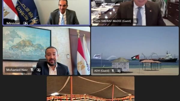  الدكتور عمرو طلعت