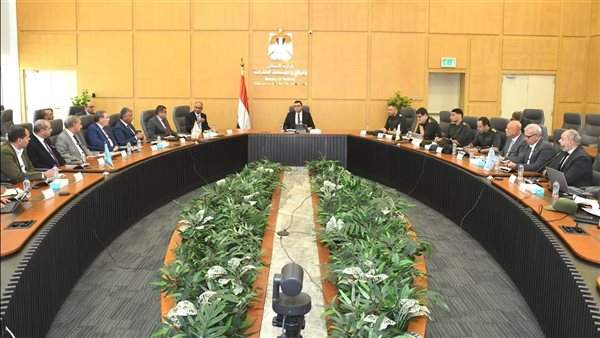 وزير الاسكان خلال