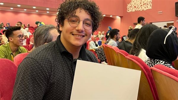 طالب جامعة بنها