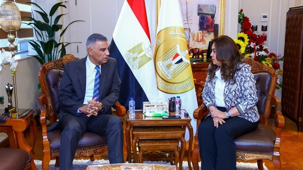  منال عوض ومحافظ