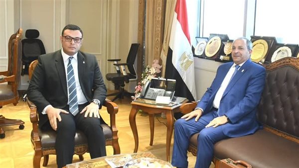 وزير الإسكان يستقبل