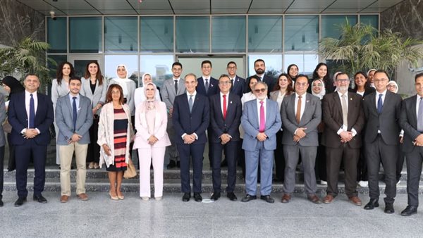  الدكتورعمرو طلعت