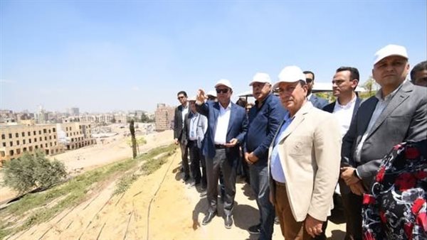 وزبر الاسكان خلال