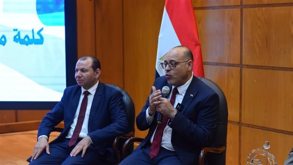 وزير العمل ومحافظ