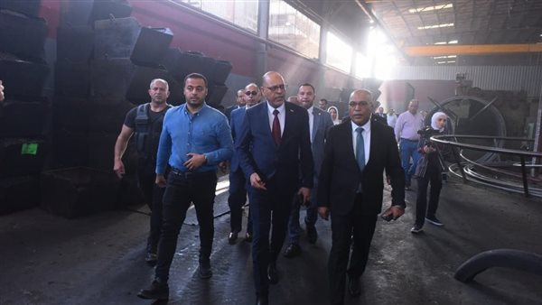 وزير العمل والمحافظ