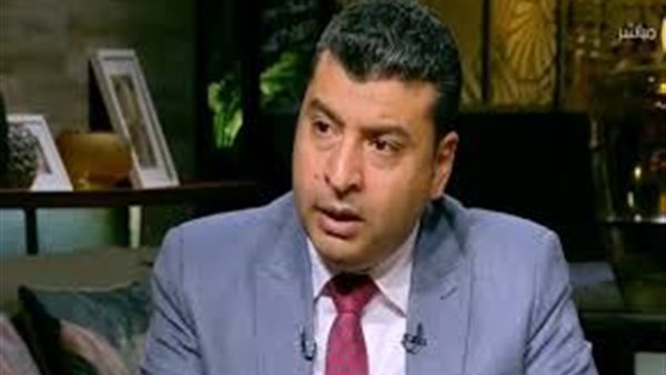  الكاتب الصحفي محمود