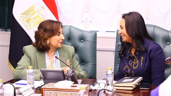 مايا مرسي تلتقي المديرة