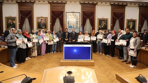 تكريم 44 من العاملين