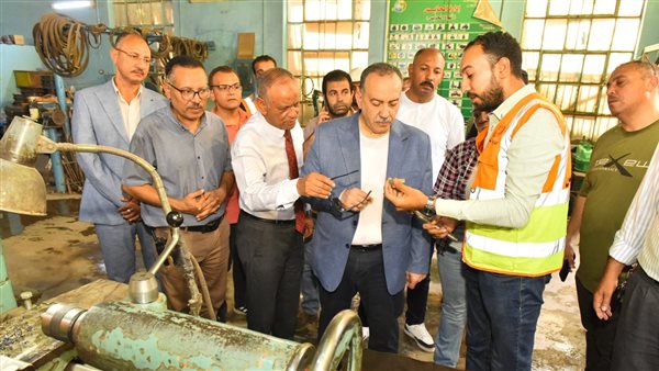  محافظ أسيوط خلال