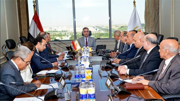 وزير التموين خلال