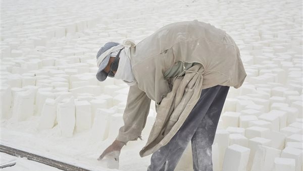 عمال الطوب الأبيض