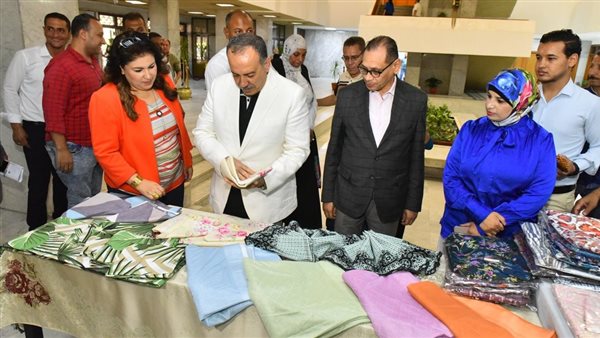  معرض بأيدينا نصنع