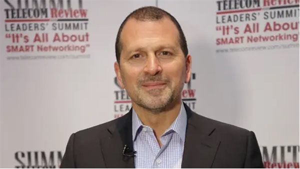   وزير المهجرين والتكنولوجيا