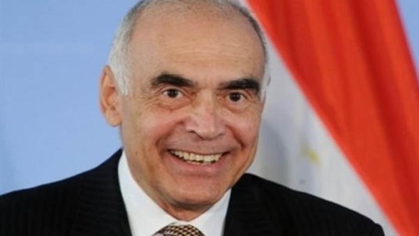  السفير محمد كامل