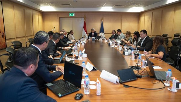  وزير السياحة