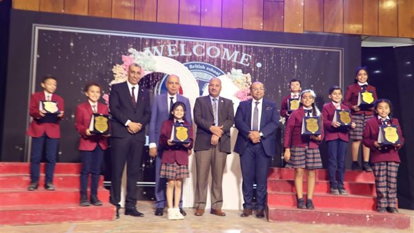 تكريم أوائل الطلاب