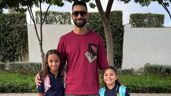 عمرو السوليه وابنتيه