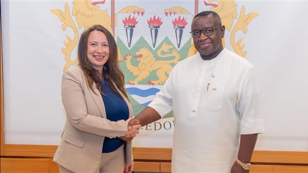 السفيرة المصرية تلتقي