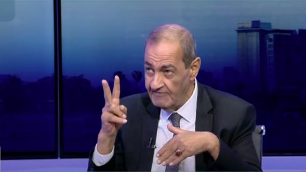  الكاتب الصحفي أسامة