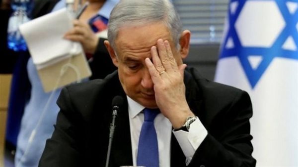 أزمات داخلية تعصف