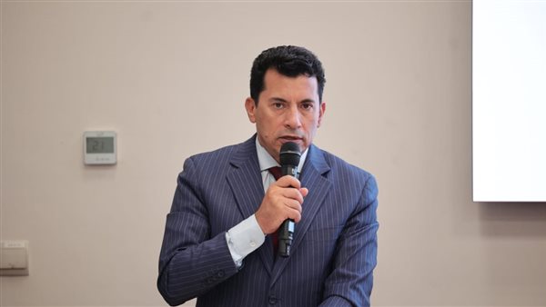 وزير الشباب والرياضة