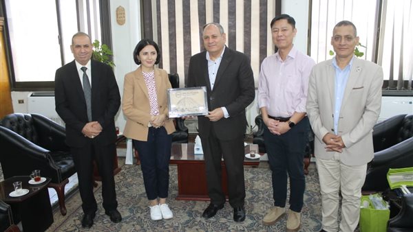  الدكتور عادل عبد