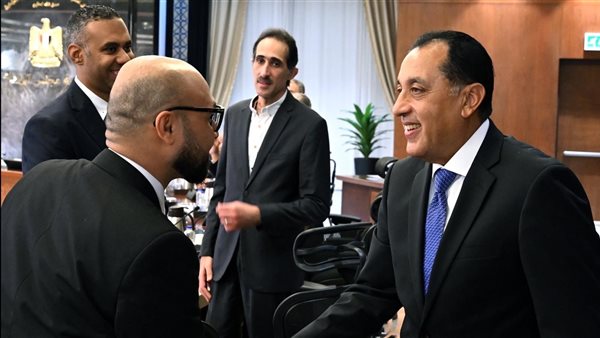 رئيس الوزراء يشيد