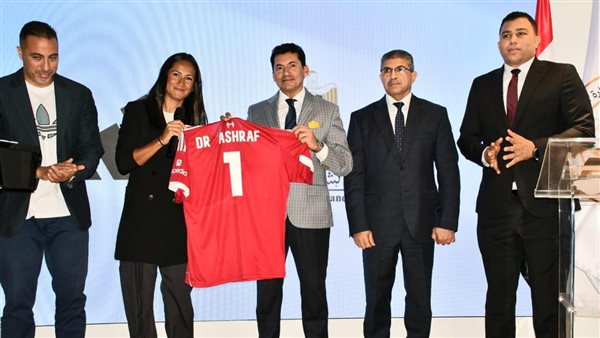 جانب من التوقيع