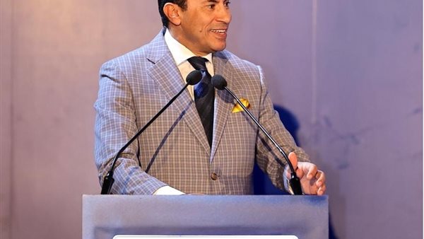  وزير الشباب والرياضة