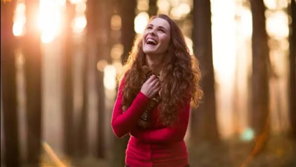 تفسير سماع صوت ضحك