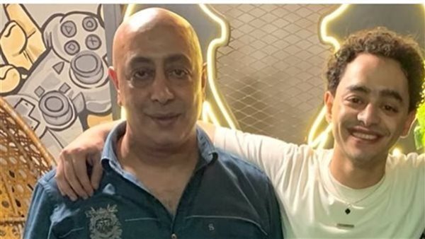 وفاة والد الفنان
