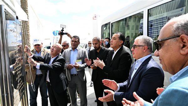 رئيس الوزراء يفتتح